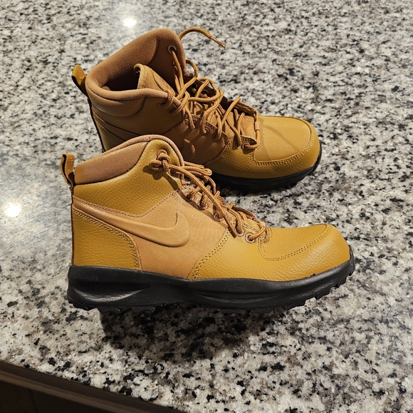 Sold - Picture 1 of 3